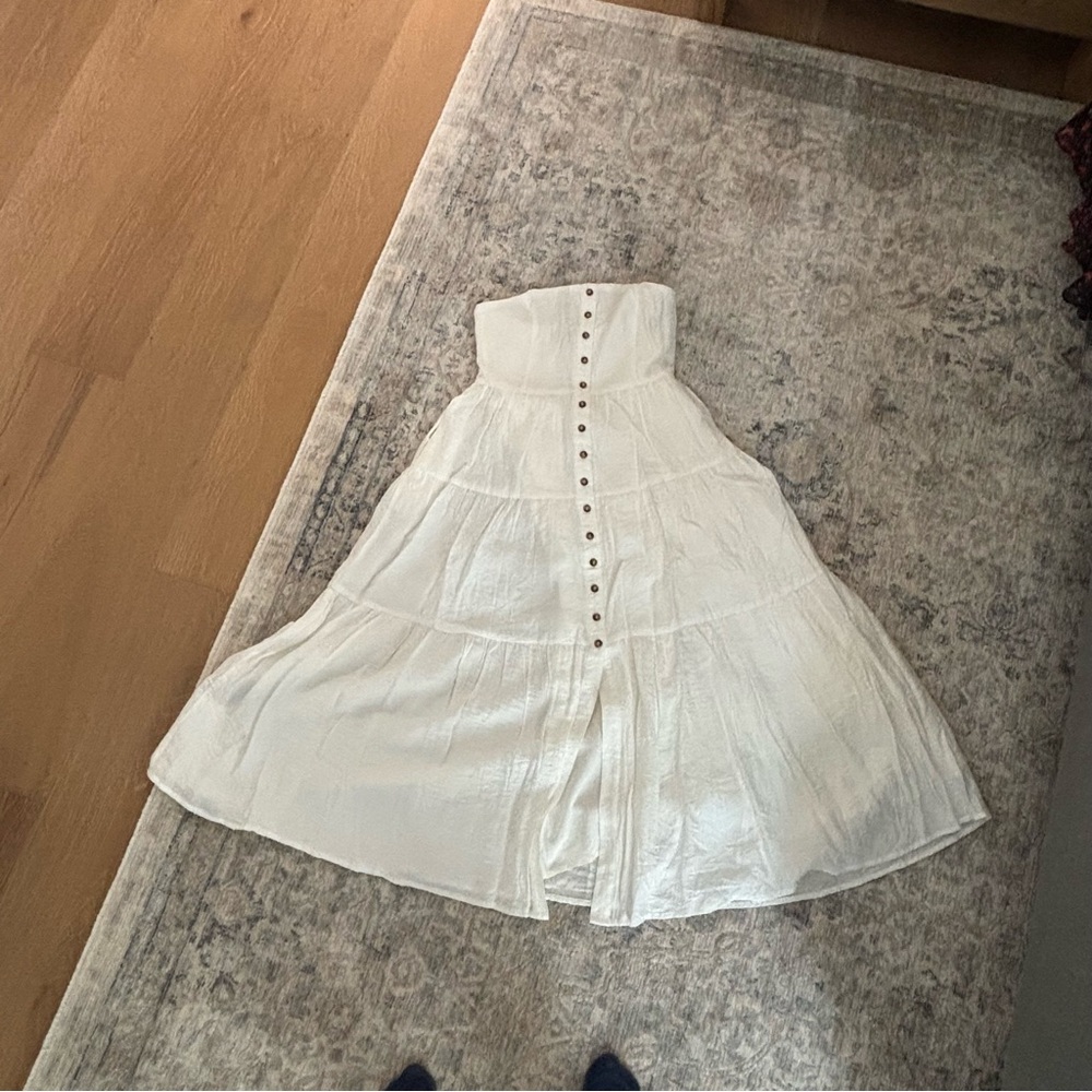 Elegant White Strapless Dress